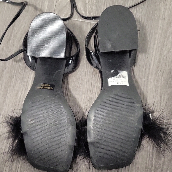 Wild Diva Black Heeled Sandals with Furry Straps - Picture 3 of 5